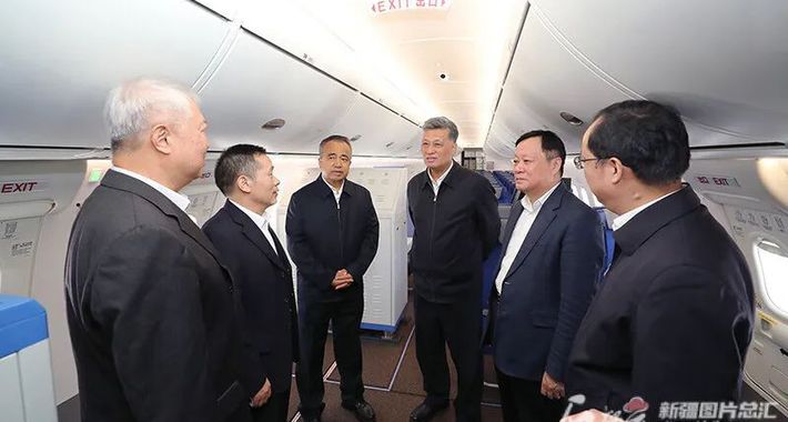 马兴瑞艾尔肯·吐尼亚孜会见中国商飞新疆演示飞行团队一行