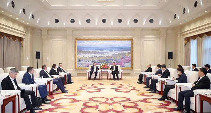  马兴瑞艾尔肯·吐尼亚孜会见哈萨克斯坦贸易和一体化部部长沙卡利耶夫