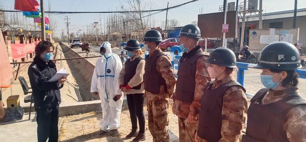 225团司法所干警宣传《中华人民共和国传染病防治法》