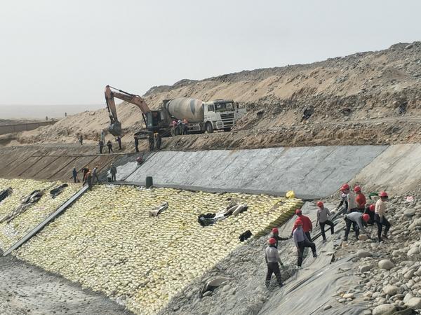 工程建设正在紧张进行