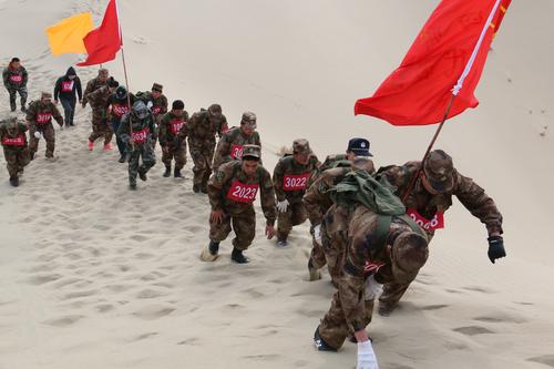 中国新疆兵团沙海老兵节 (1)