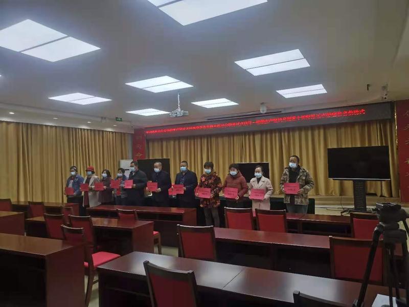 二二四团癌症基金发放仪式