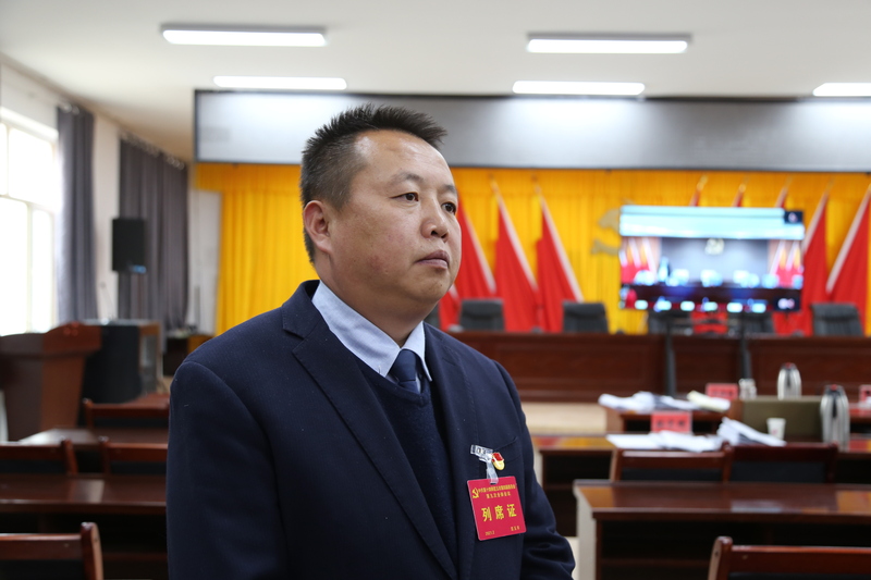 一牧场党委副书记、场长史治钢接受采访