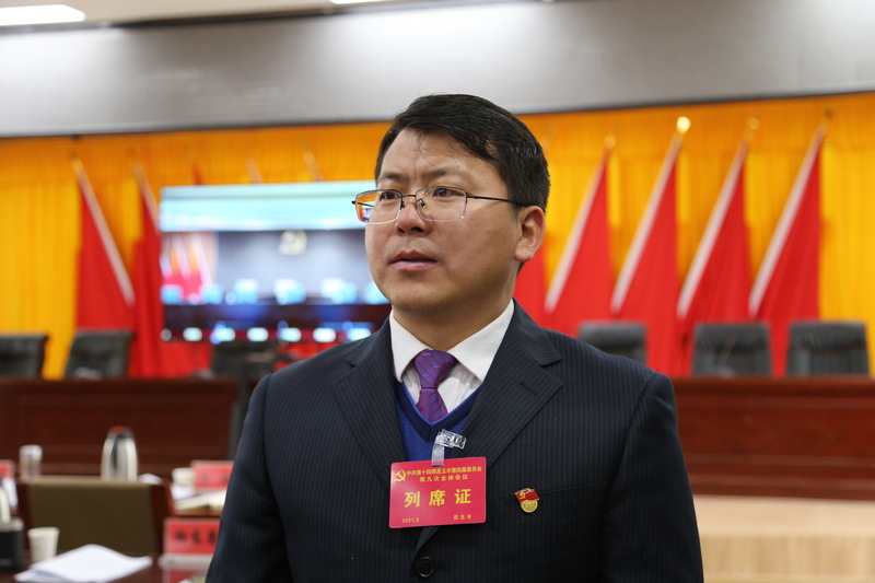 一牧场党委常委、纪委书记李波接受采访