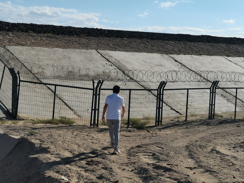 二二四团护路办干部在巡护工作中。吴天雄摄