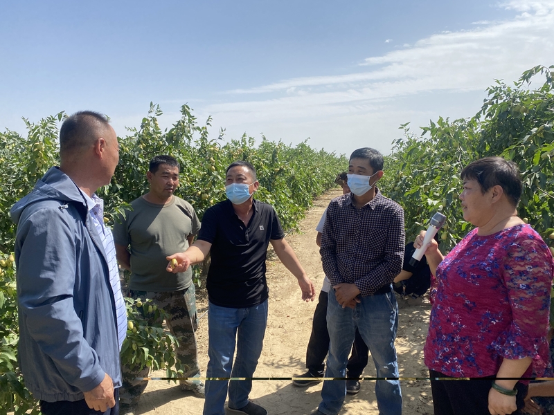 代表团与职工交流1