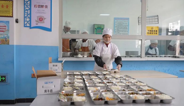 上级媒体看昆玉丨第十四师皮山农场：营养餐膳标准提升2元 学生乐享“舌尖上的幸福”