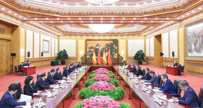 李强同西班牙首相桑切斯会谈