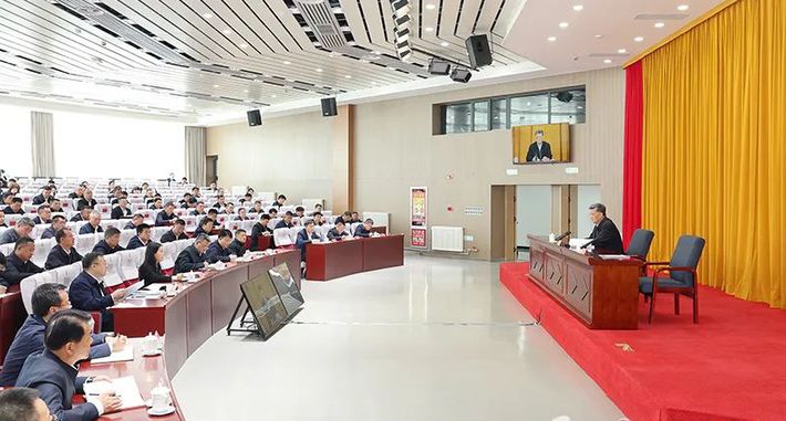 马兴瑞为全区县市区党政正职授课