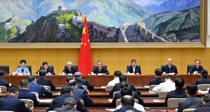 李强在做强国内大循环工作推进会上强调 把做强国内大循环作为推动经济行稳致远的战略之举