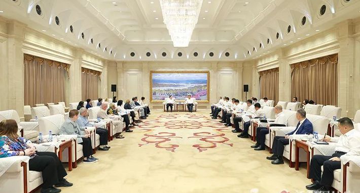 马兴瑞会见“世界汉学家看中国·新疆行”参访团一行