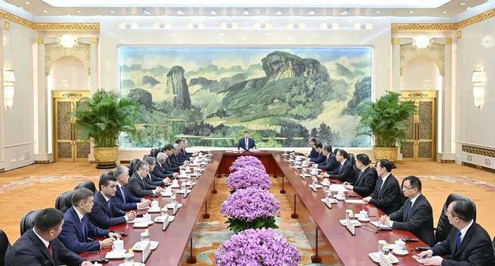 习近平集体会见上海合作组织成员国外长理事会会议外方代表团团长