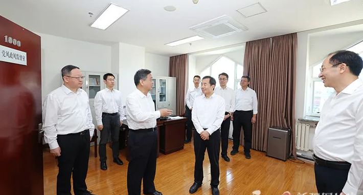 陈小江在自治区纪委监委机关调研座谈