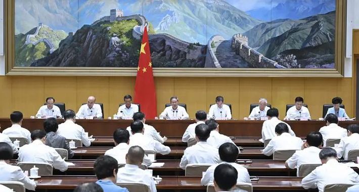 李强主持召开国务院第九次全体会议
