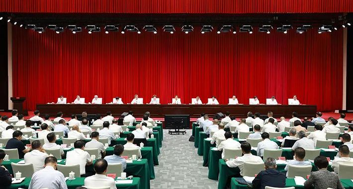 自治区党委城市工作会议召开