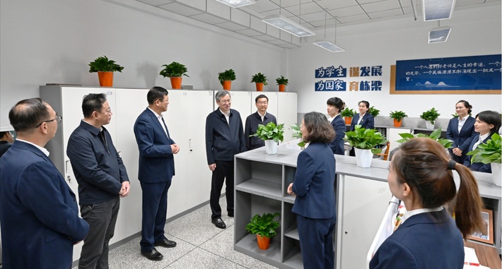 何忠友薛斌深入调研基础教育高质量发展工作