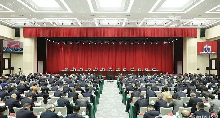 全区干部大会召开 深入学习宣传贯彻党的二十届四中全会精神 努力建设社会主义现代化新疆