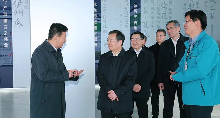 陈小江在哈密市和兵团第十三师调研