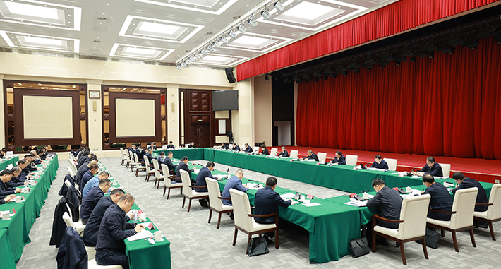 中共新疆维吾尔自治区委员会召开党外人士座谈会