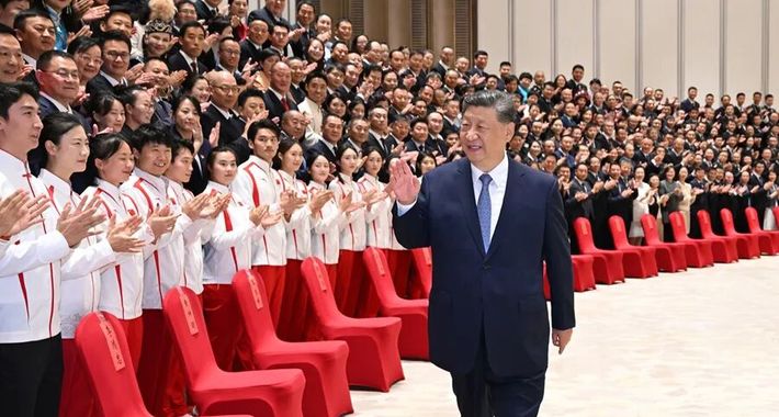 习近平接见全国群众体育先进单位、先进个人代表和全国体育系统先进集体、先进个人代表