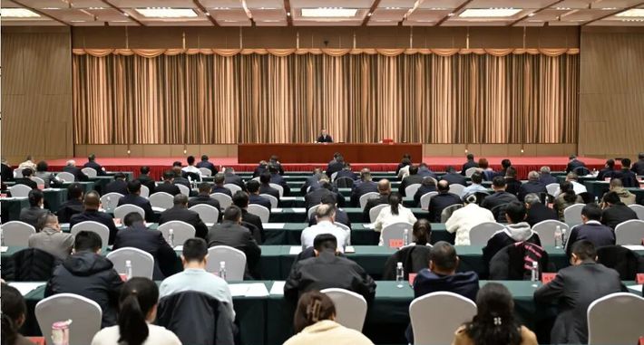 何忠友在塔城地区和九师白杨市宣讲党的二十届四中全会精神 