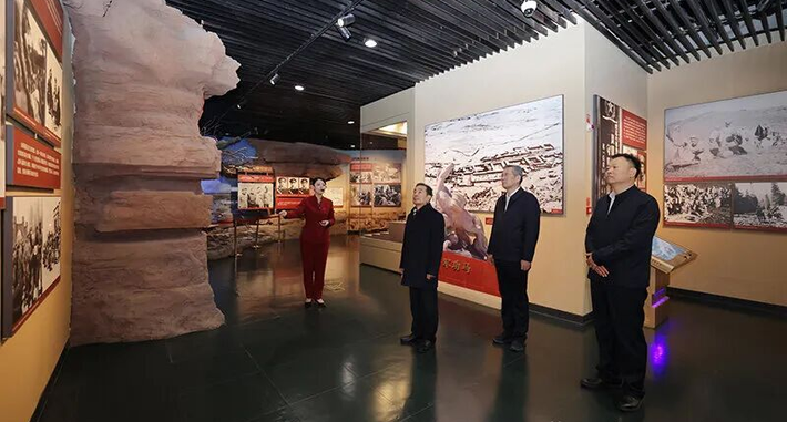 陈小江在兵团石河子市胡杨河市调研