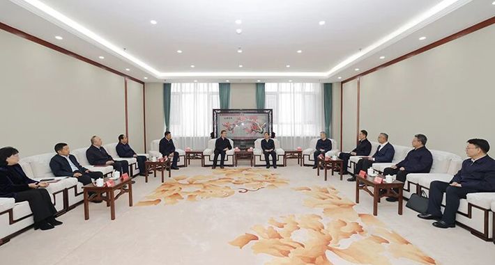 陈小江在新疆医科大学调研并看望新当选院士 