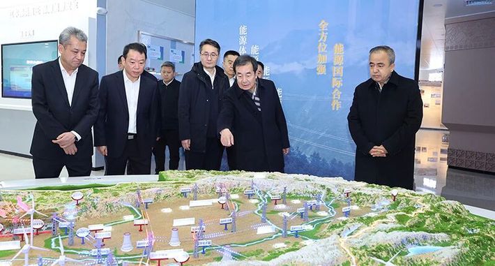 陈小江艾尔肯·吐尼亚孜调研电力保供和能源发展等工作 