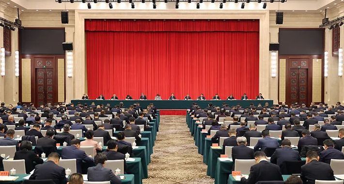 自治区党委经济工作会议召开 