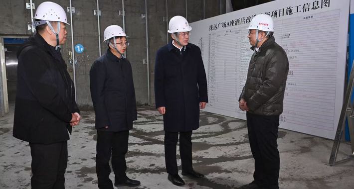 何忠友向兵团广大干部职工群众致以节日问候，调研安全生产工作