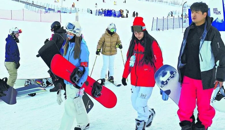 元旦假期新疆冰雪旅游热度飙升