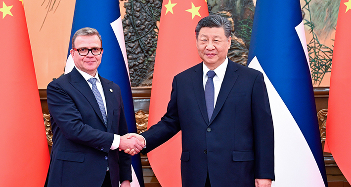 习近平会见芬兰总理奥尔波