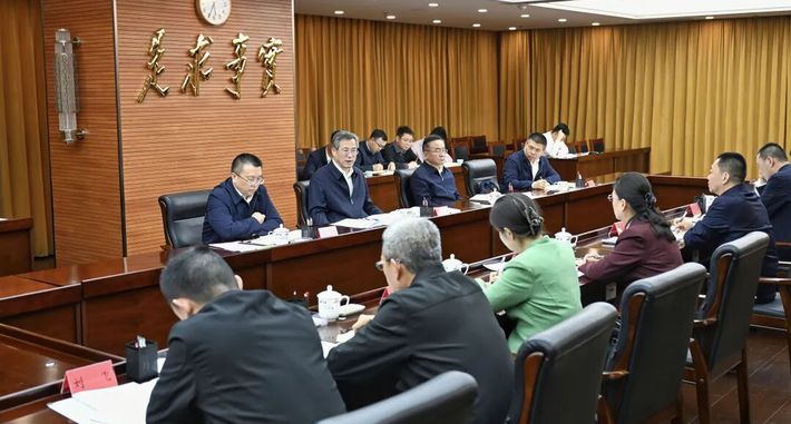 何忠友在兵团纪委监委兵团党委组织部调研座谈