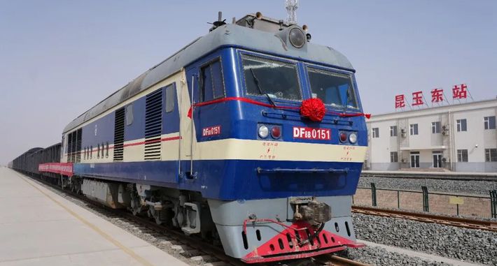 首季开门红 | 昆玉东站2026年首批货物顺利抵达