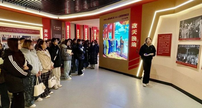 职引未来·温暖启航 | “看唱走讲联”让学生从“听讲”变“践行”