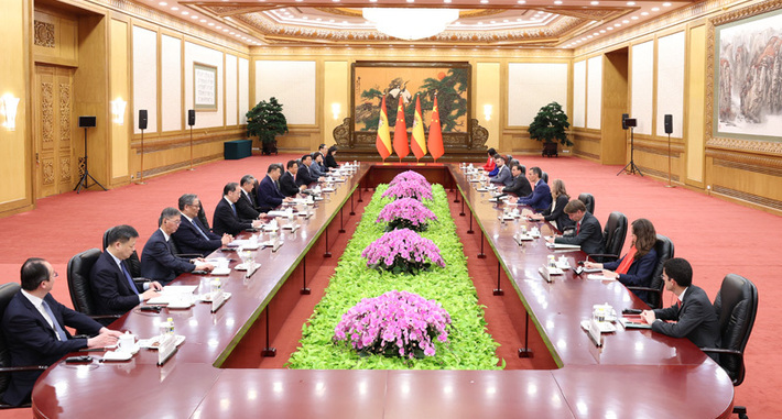 习近平会见西班牙首相桑切斯
