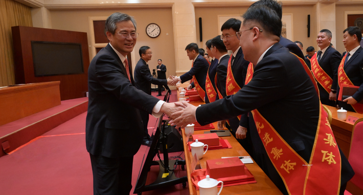 兵团第十一批省市援疆工作总结表彰大会举行 