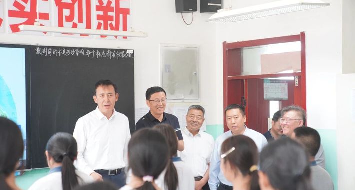 买买提艾力·吐尔洪赴昆玉第一中学调研指导工作 