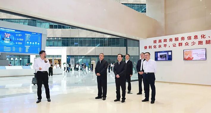 陈小江艾尔肯·吐尼亚孜就推进“人工智能+”工作深入调研 