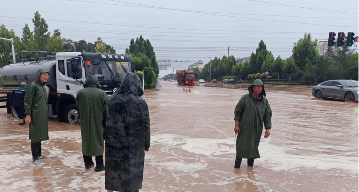 闻“汛”而动！风雨中，昆玉市这样守护万家平安