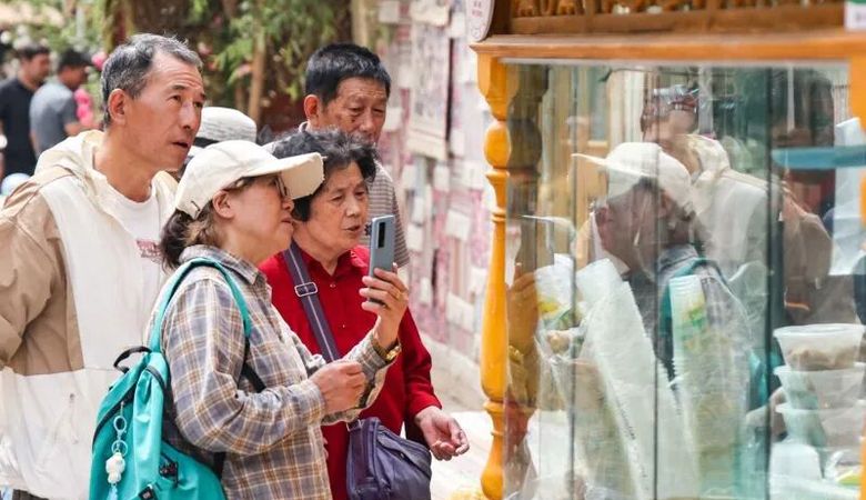错峰出游抢出“黄金节点” “银发族”带火新疆暑期旅游 