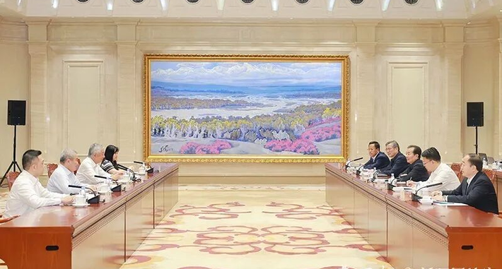 陈小江会见马来西亚—中国商务理事会主席卢成全