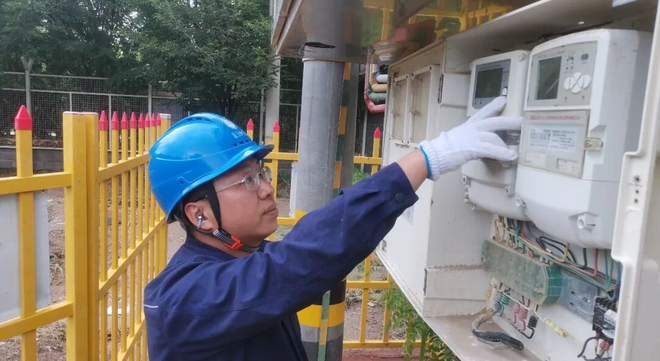 昆玉榜样 | 兵团优秀共产党员谢宁波:大漠十一载 守护万家光明