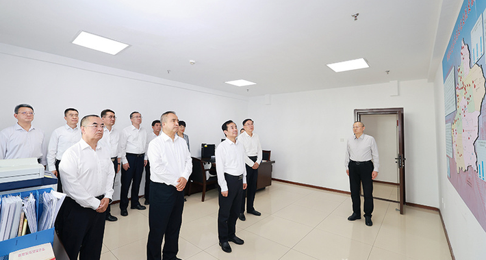 陈小江艾尔肯·吐尼亚孜在自治区民委调研座谈