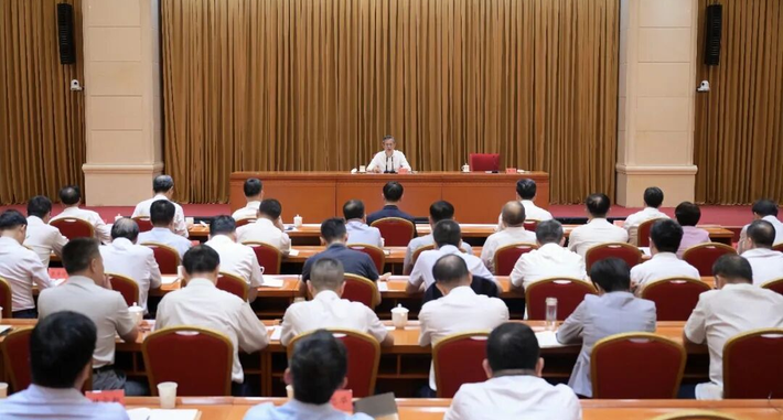 何忠友讲授树立和践行正确政绩观学习教育专题党课