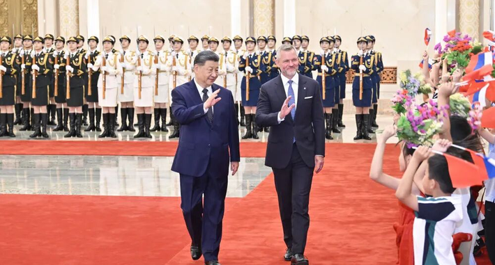 习近平同斯洛伐克总统佩列格里尼会谈