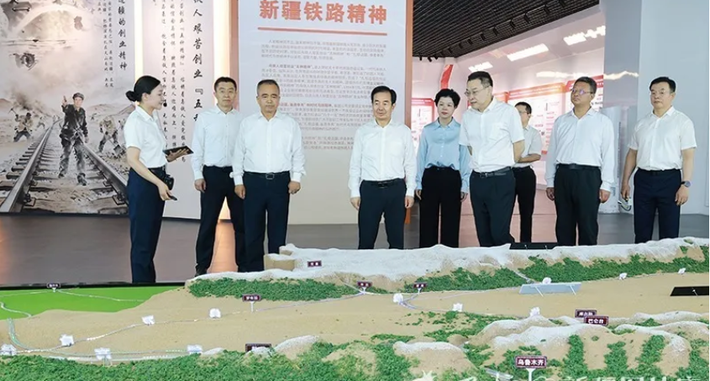 陈小江艾尔肯·吐尼亚孜在中国铁路乌鲁木齐局集团走访调研 