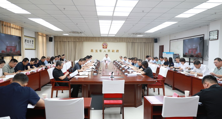       第十四师昆玉市召开行政（政府）常务会议 
