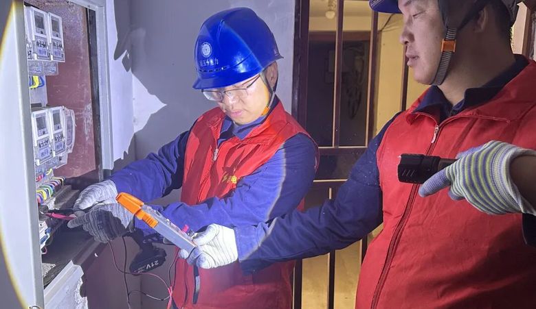 谢宁波：戈壁“守光”人 