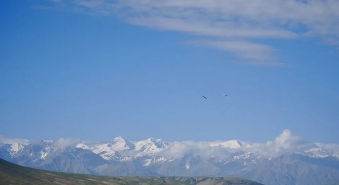 你要写昆玉的初秋，就不能只写秋，要写戈壁落日、昆仑雪山……